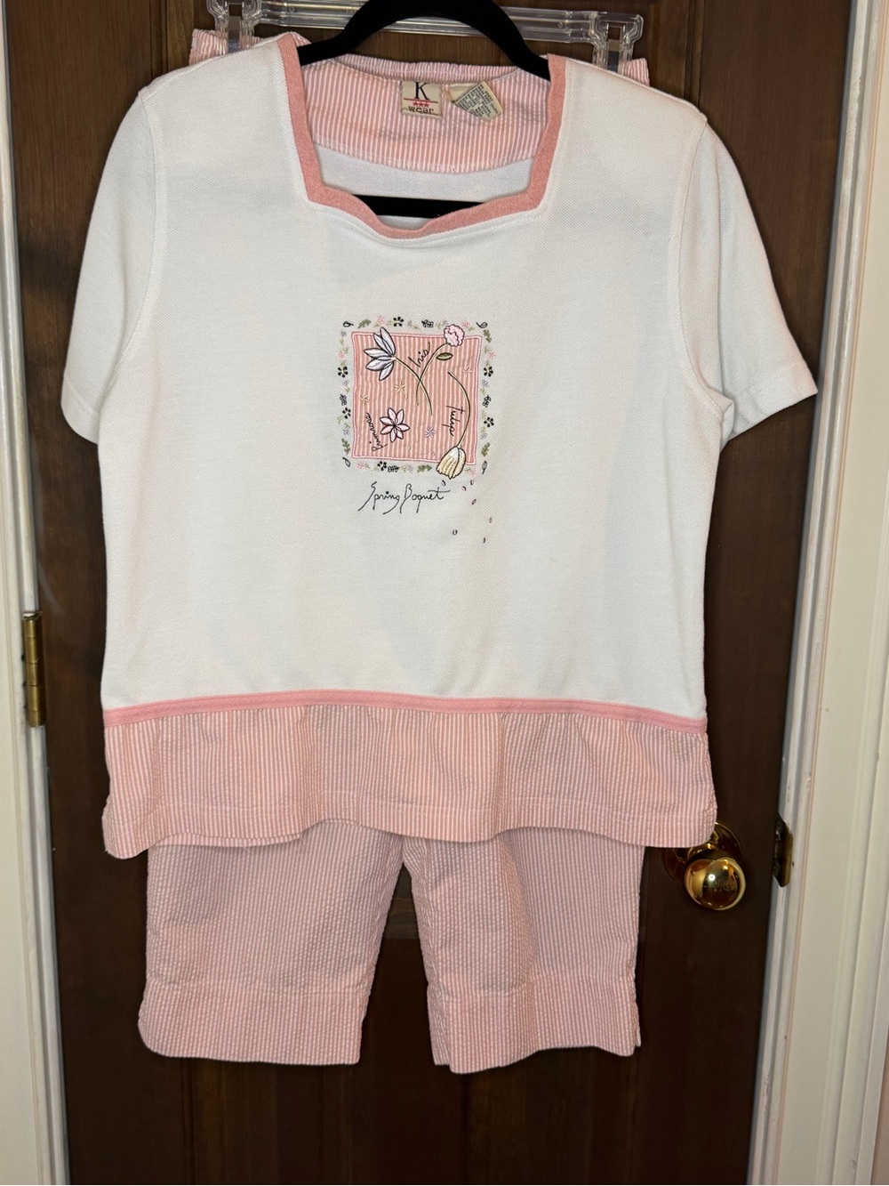 K Wear by Koret Pink Seersucker Capri Set (M Top / S Pants) - VGUC